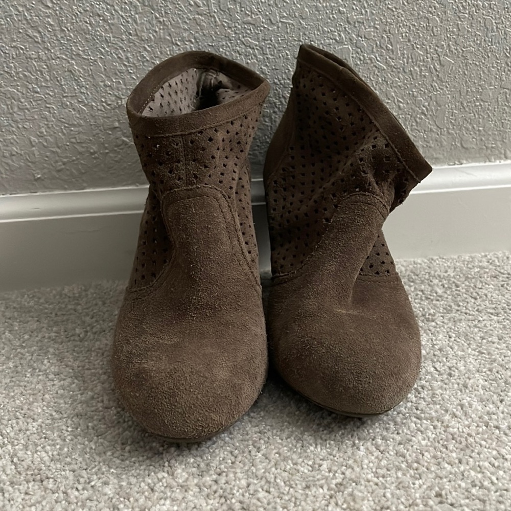 Jessica Simpson Taupe Booties
